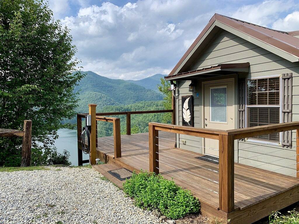 Hot Tub/Covered Deck With Mountains & Lake Views - Quiet - Fragrance Free in Fontana Lake