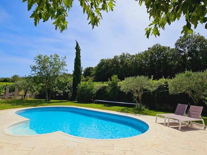 Location de vacances pour 6 personnes, avec vue ainsi que piscine et jardin à Malemort-du-Comtat