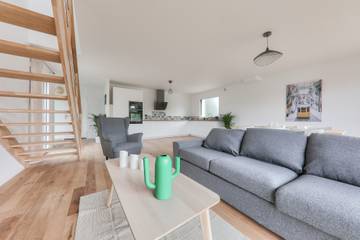 Location de vacances pour 8 personnes, avec terrasse et jardin à Le Tour-du-Parc