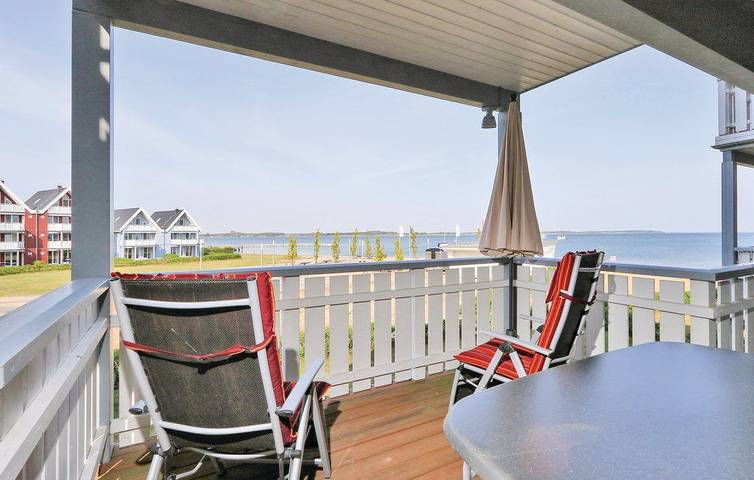 Ferienwohnung für 3 Personen, mit Whirlpool und Garten sowie Balkon in Rechlin