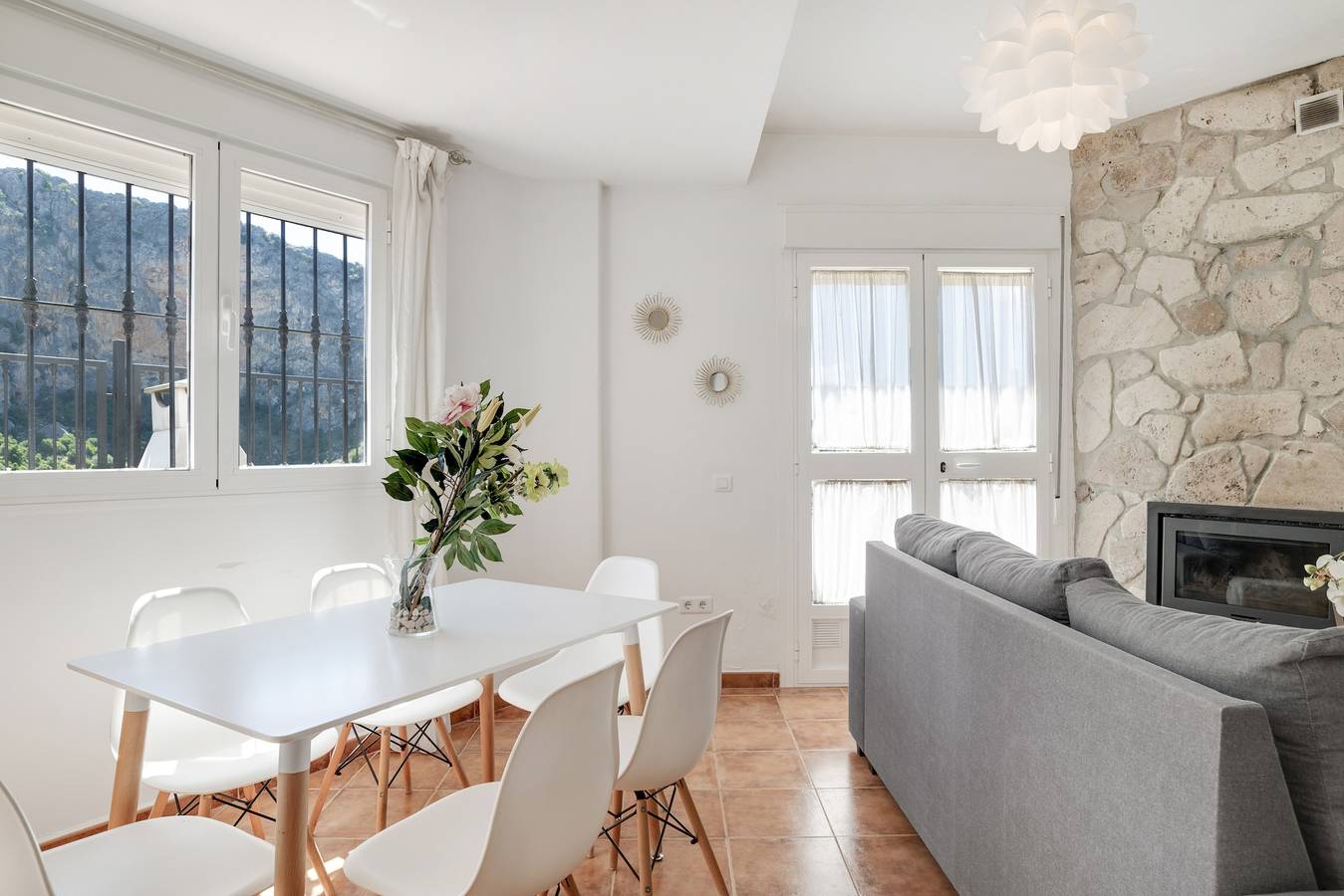 Appartement entier, Appartement 'Casa Isabelina' avec vue sur la montagne, piscine et jardin communs in Montejaque, Province de Málaga