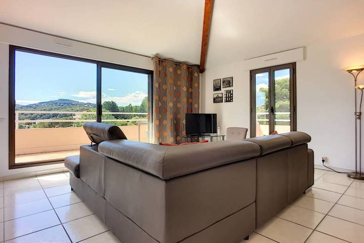 Ferienwohnung für 6 Personen, mit Balkon und Pool, kinderfreundlich in Antibes - 2