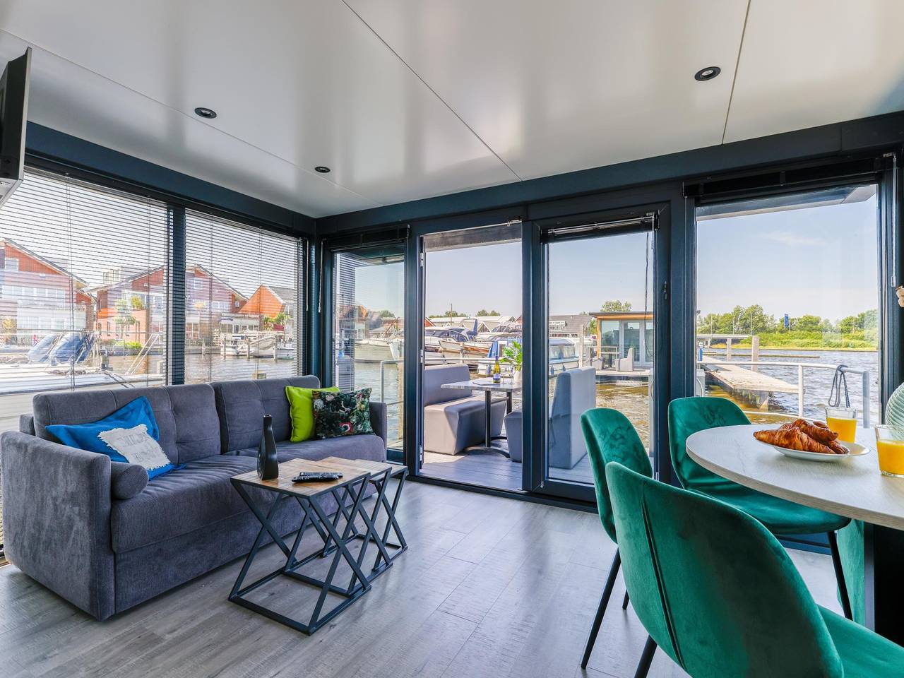 Hausboot mit Seeblick und Klimaanlage
 in Uitgeest, Noord-Holland - Nordseeküste