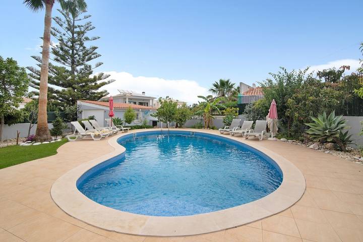 Villa 'Casa do Castelo' près de la mer avec piscine et Wi-Fi in Albufeira e Olhos de Água, District de Faro