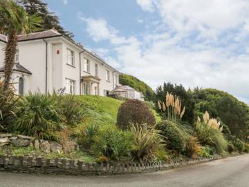 Holiday Home for 14 People in Aberdovey, Cardigan Bay, Photo 3