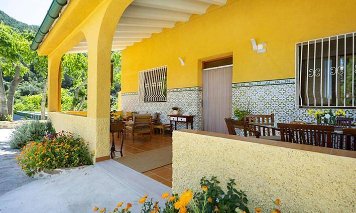 Casa rural para 15 personas, con Terraza además de Jardín y Vistas en Parc Natural de la Serra d'Espadà