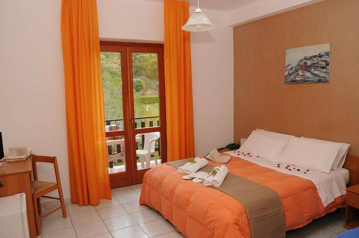 Hôtel pour 2 personnes, avec vue ainsi que piscine et jardin à Viggiano (Italie) - 2