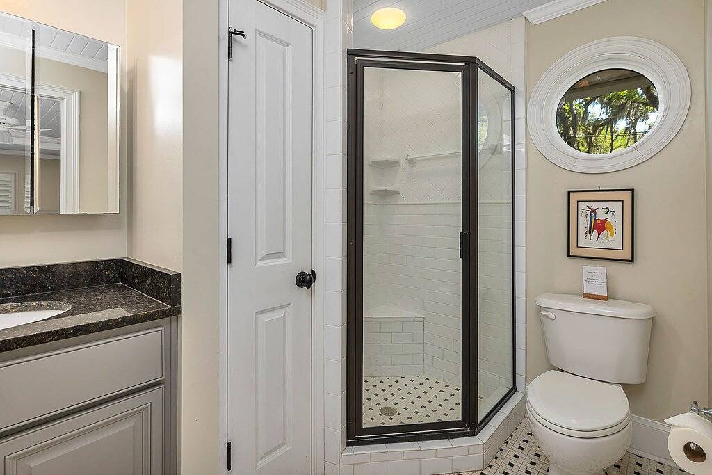 Village Revival! Perfect Village/Beach Location, Fully Renovated in St. Simons Island, Glynn County