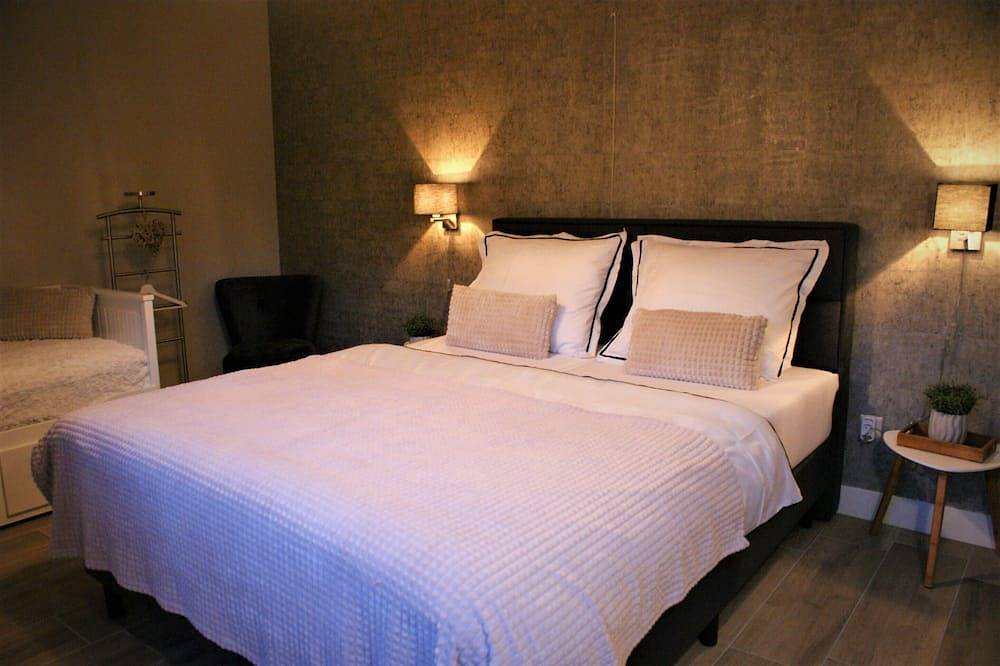 Villa Westfeld: central in the beautiful Sauerland - with jacuzzi !! in Westfeld, Schmallenberg