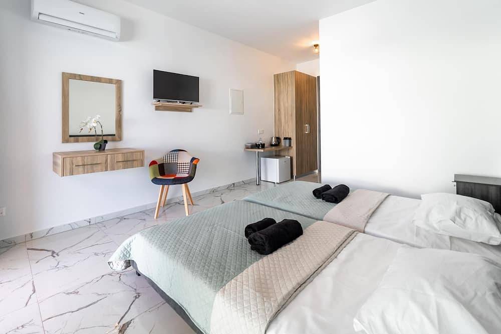 Geheel appartement, Antesia Coral Bay Resort Twin room No.1 in Peyia, Zuid Cyprus