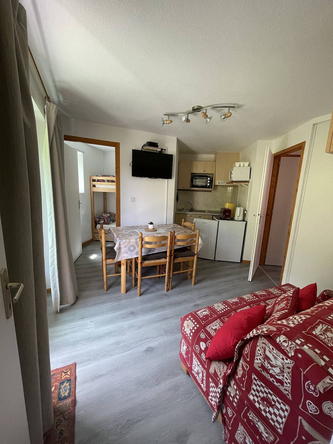 Apartamento entero, Apartamento acogedor en Thollon-les-Mémises, 35 m², vista a la montaña in Thollon-les-Mémises, Thonon-les-Bains region
