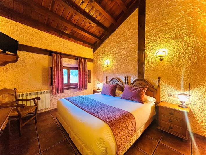 Gîte pour 2 personnes, avec Jacuzzi et Terrasse ainsi que Jardin et Vue à Casarejos - 2
