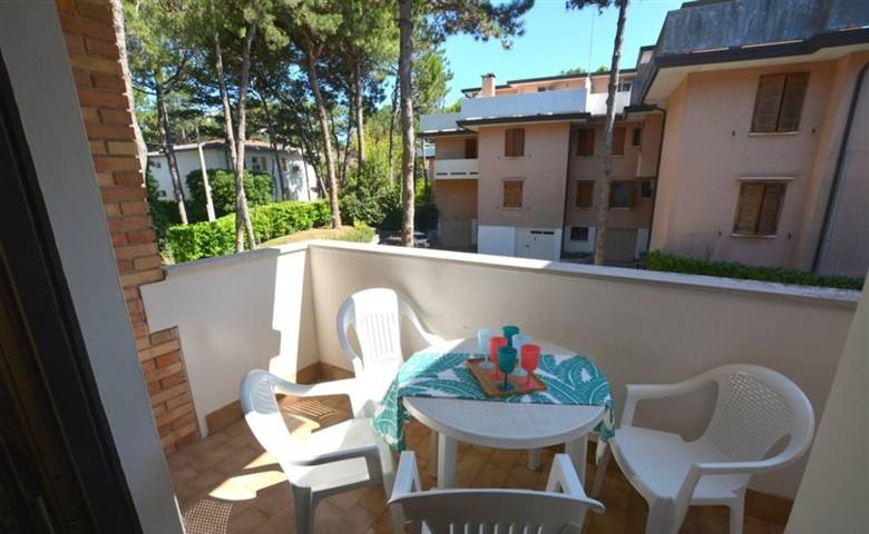 Ferienwohnung für 9 Personen, mit Balkon/Terrasse und Garten in Lignano Pineta