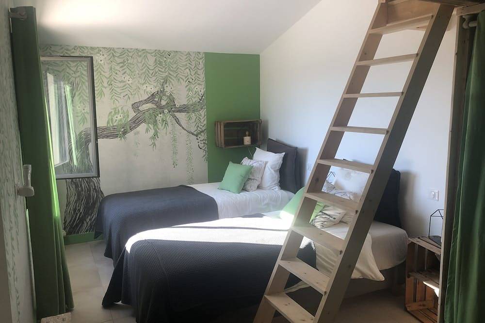 In Chateauneuf de Gadagne, in the heart of the village: 2 independent bedrooms in Châteauneuf-de-Gadagne, Vaucluse