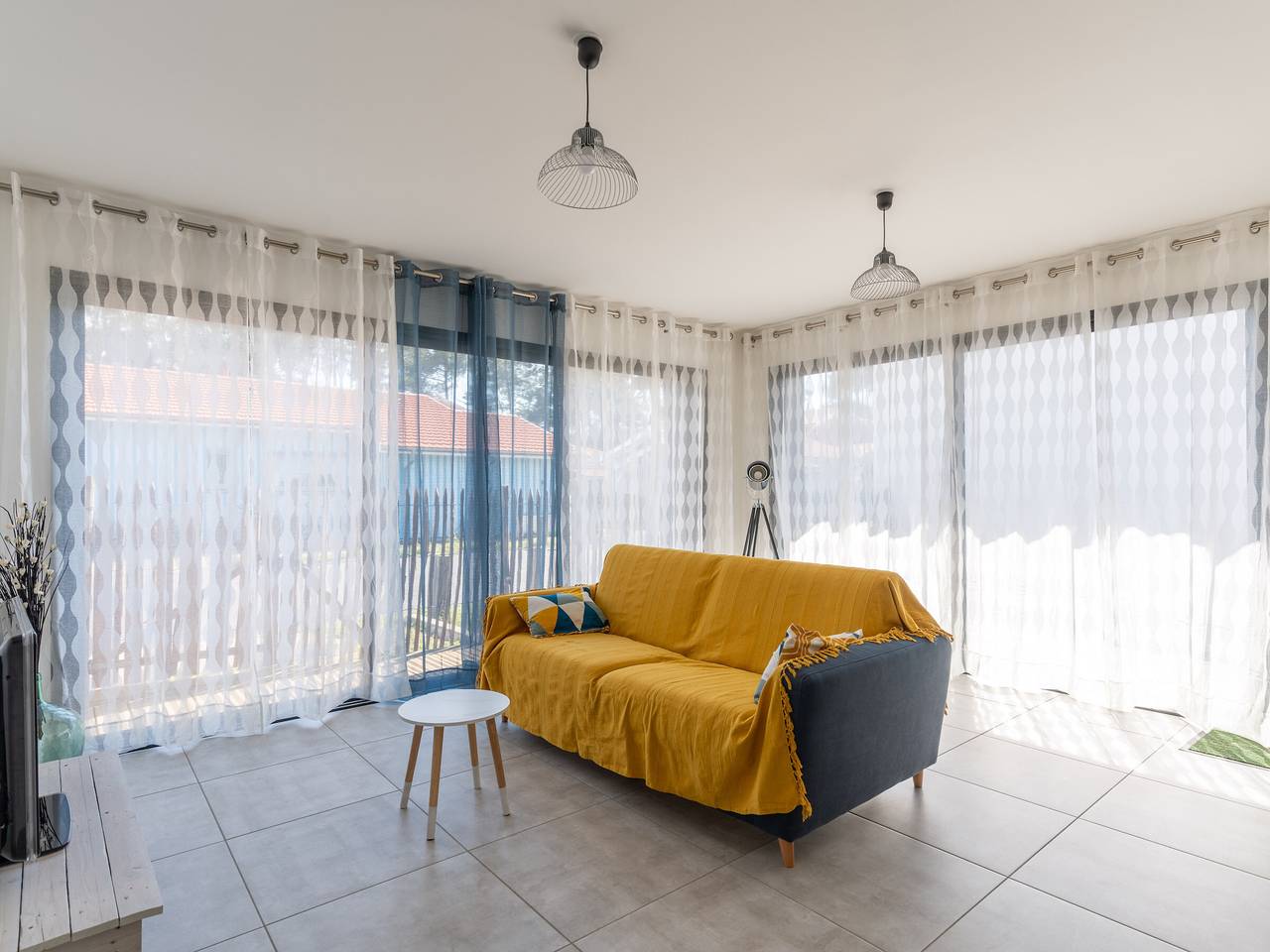 Modern Villa Near Ocean, Terrace, Wifi, A/C, Seasonal Rental for 4, Cleaning Included in Mimizan, Côte d’Argent