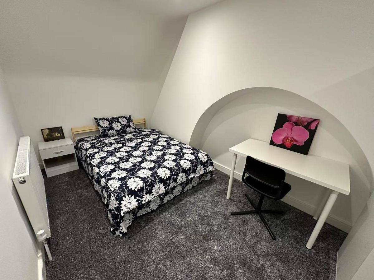 Double Room with Private Bathroom in Coventry, Birmingham Area