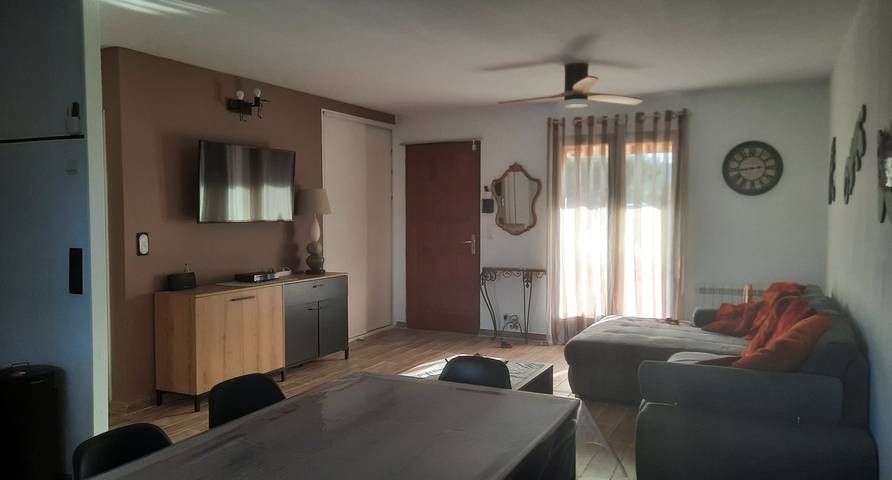 Gîte pour 6 personnes, avec piscine ainsi que jardin et terrasse à Vallon-Pont-d'Arc - 4