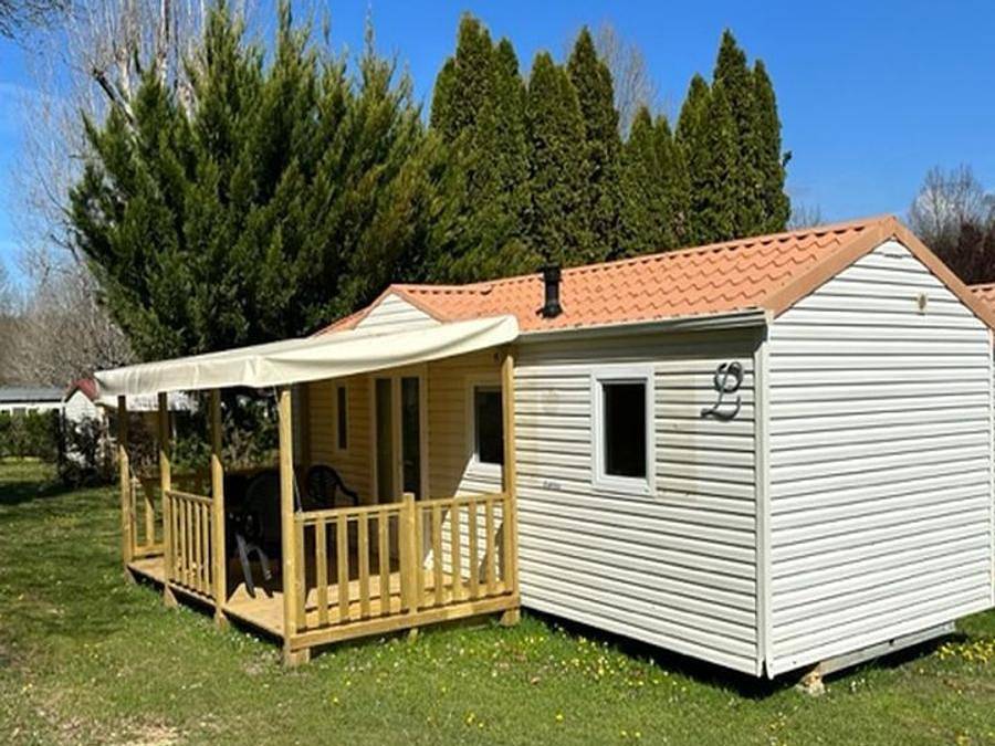 Camping Le Pontillou - Mobilheim 5 personen - Mobilheim Louisiane : 2 Schlafzimmer - Überdachte Terrasse - 4 Betten + 1 Einzelbett - Großer Kühlschrank 4/5 Pers. in Villamblard, Périgord Pourpre