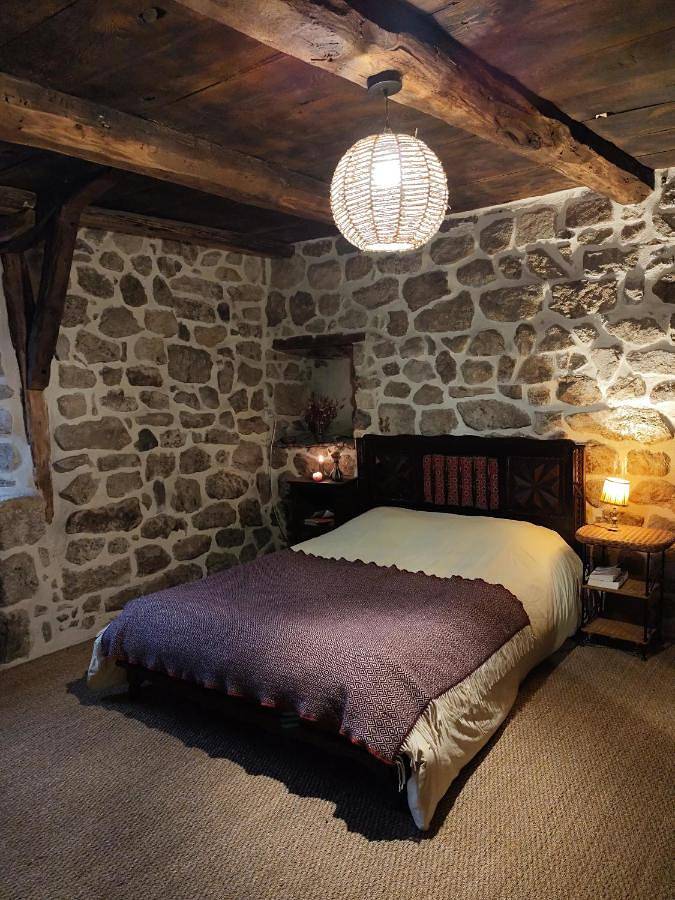 Location de vacances pour 6 personnes, avec vue ainsi que terrasse et jardin à Burzet - 4