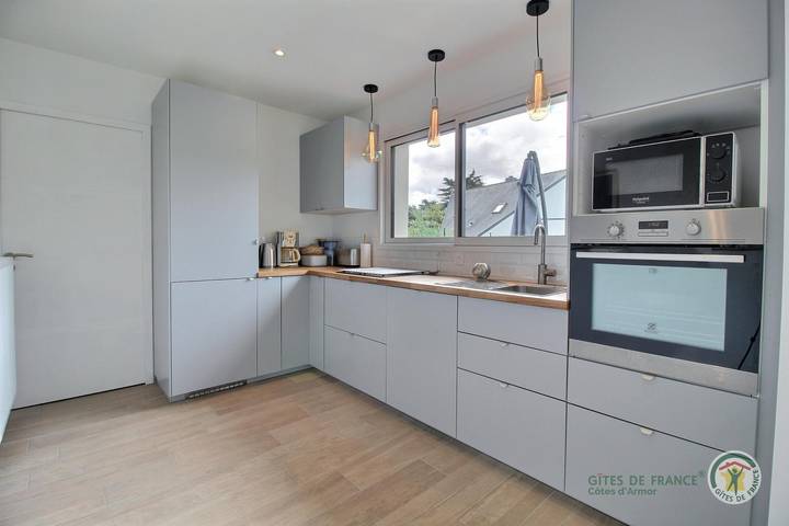 Gîte pour 8 personnes, avec jardin et terrasse dans Plage de la Ville Berneuf - 3