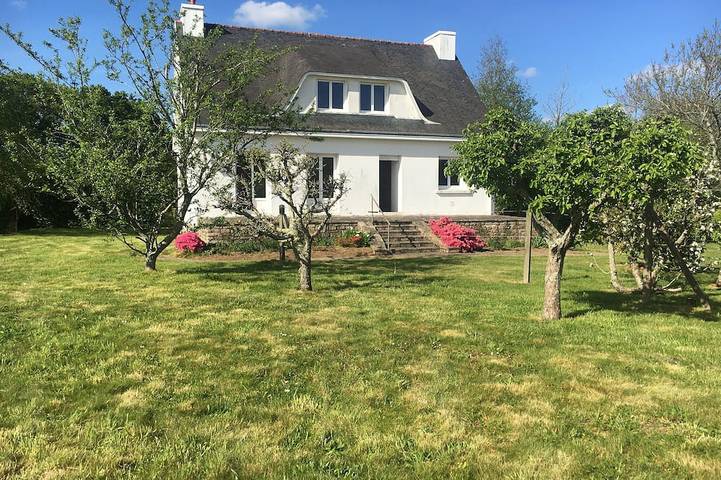 Location de vacances pour 7 personnes, avec balcon et jardin à Mellac