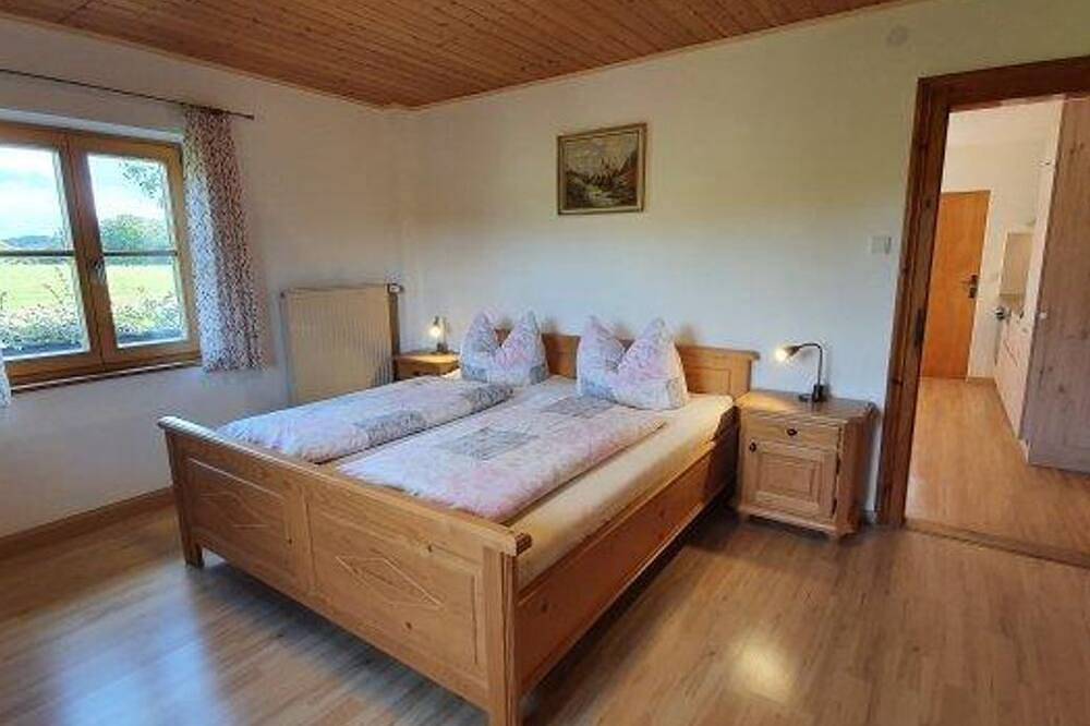 Bauernhof Bolzmacher - Ferienwohnung Morgensonne in Münsing, Starnberger See
