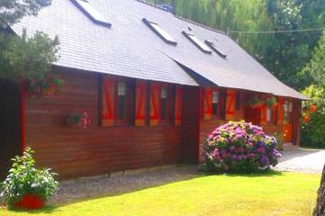 Location de vacances pour 2 personnes, avec vue ainsi que jardin et terrasse à Noyal-Pontivy