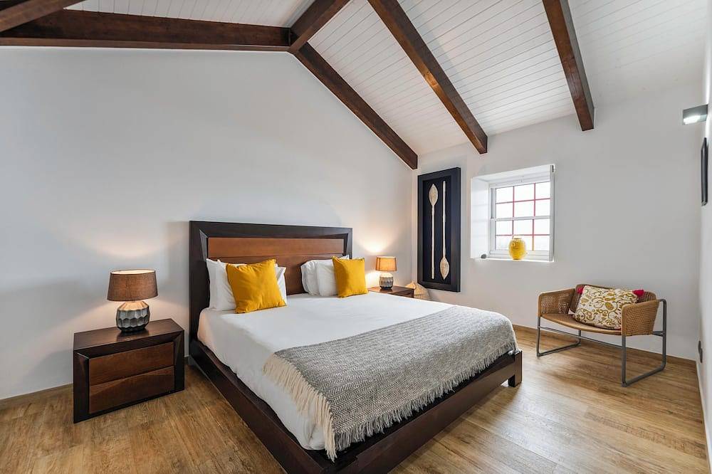 Stylish 2 Bedroom Stone House On Ocean Front In São Jorge, Azores (Belo Surf) in São Jorge