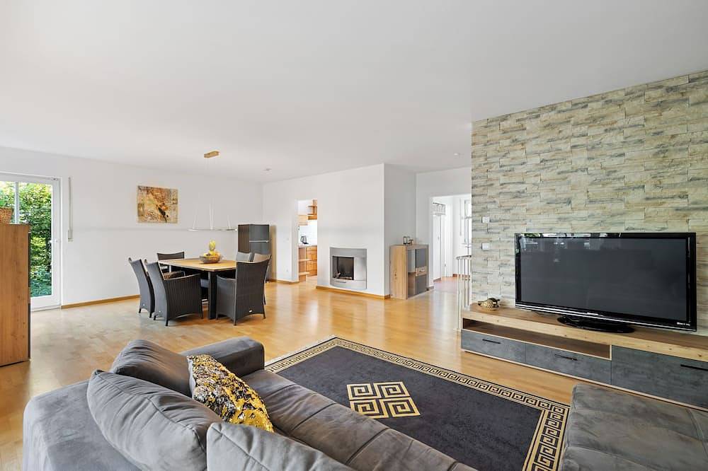 Ganze Wohnung, Helle 3 Zimmer Maisonette-Wohnung mit 2 Terrassen nahe Schön Klinik Vogtareuth in Stephanskirchen, Landkreis Rosenheim
