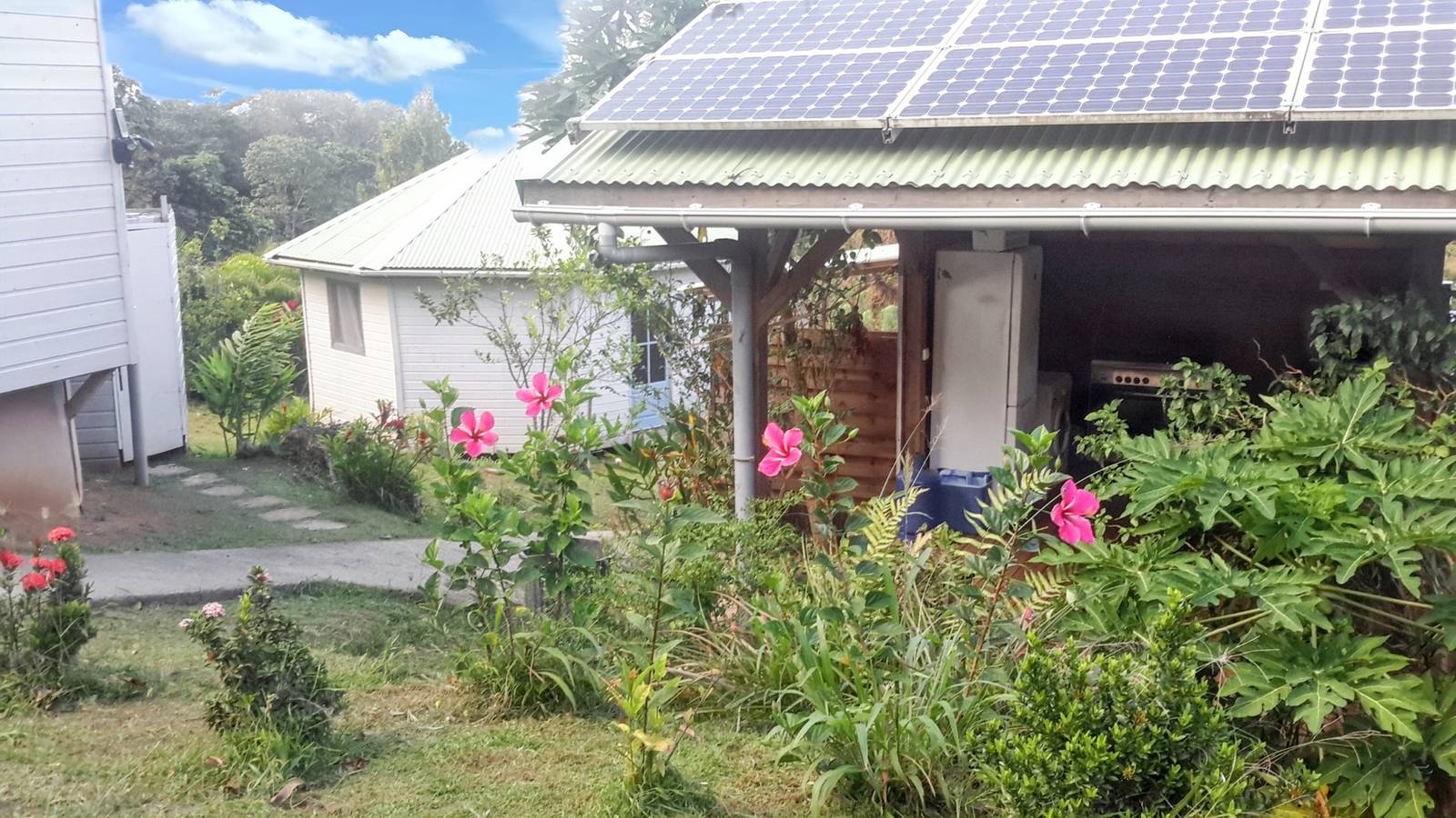 Charmantes Bungalow in Le Robert mit Gemeinschaftspool in Le Robert, Martinique