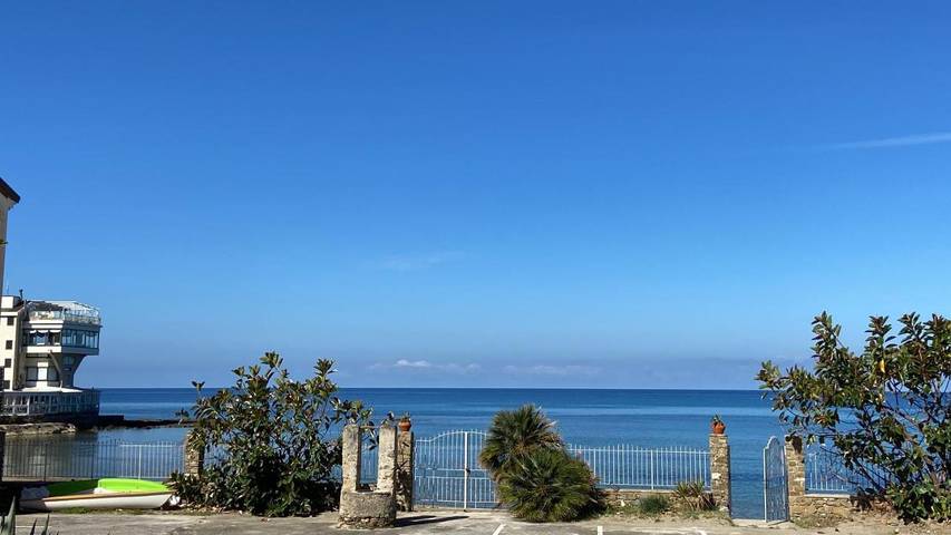Appartamento per 4 persone, con giardino e panorama, adatto a famiglie con bambini in Pollica
