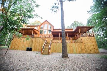 Log Cabin for 18 People in Broken Bow, Broken Bow Lake, Photo 2