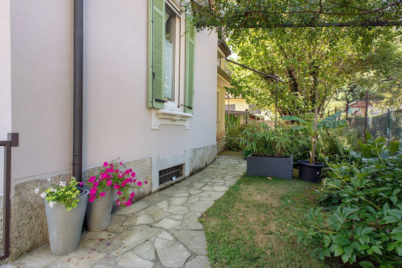 Ganzes Studio, Studio „Nocciolo“ mit privatem Garten, Wlan und Klimaanlage in Laveno-Mombello, Lago Maggiore (Lombardei)