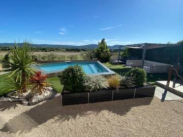 Cottage pour 2 personnes, avec vue et terrasse ainsi que jardin et piscine à Villelaure