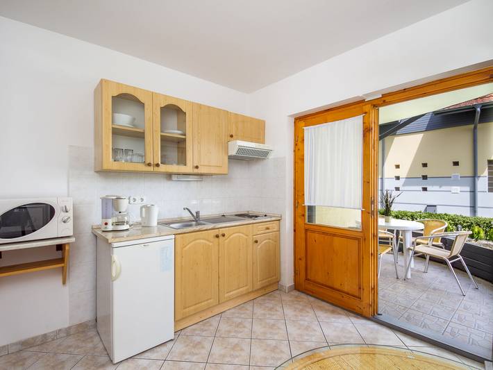 Ferienwohnung für 4 Personen, mit Terrasse und Garten in Balatonmariafürdö - 4