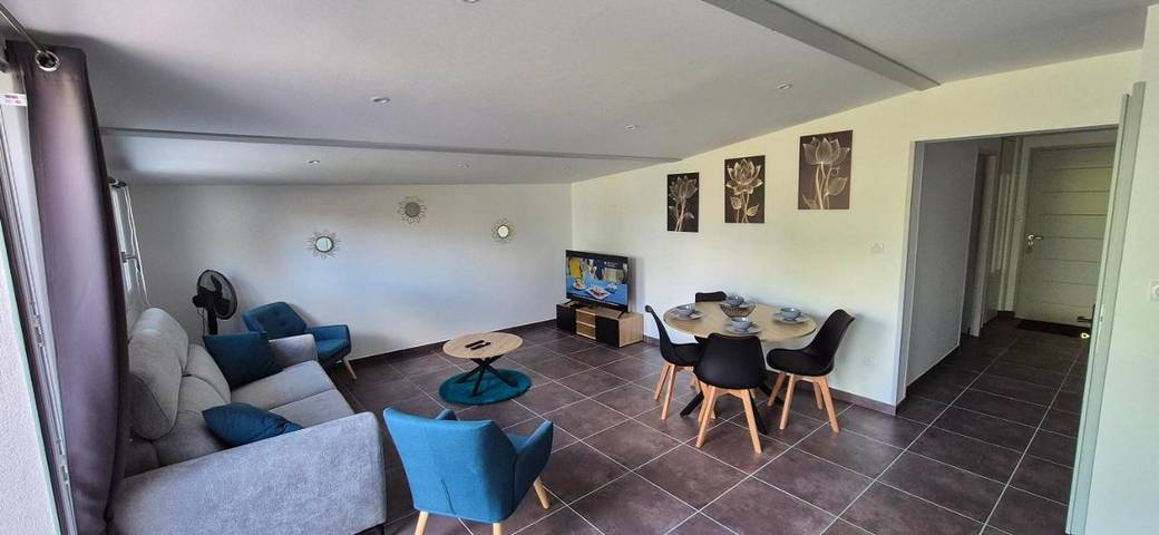 Gîte pour 4 personnes, avec terrasse dans Villevieux