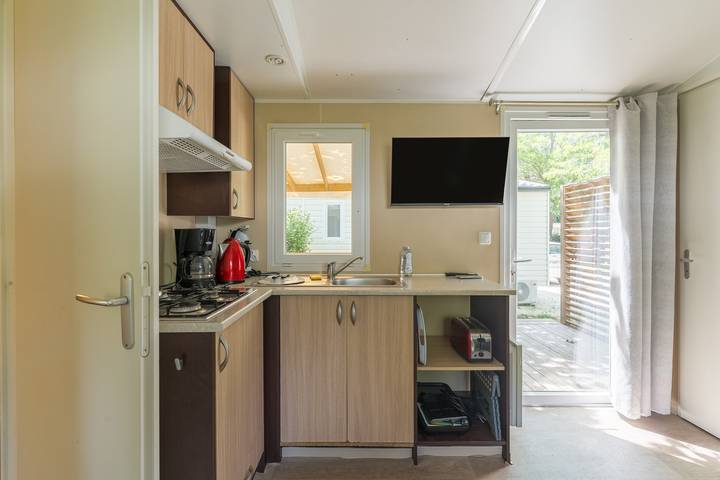 Mobil-home 'Le 147 Aux Iscles' con piscina condivisa, terrazza privata e aria condizionata in La Roque-d'Anthéron, Aix-en-Provence e dintorni