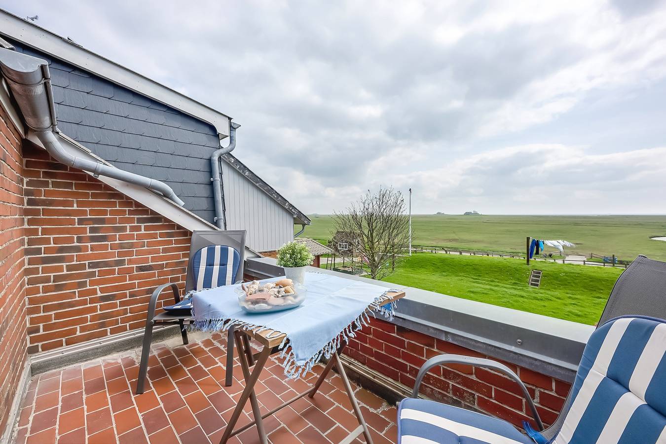 Ganze Wohnung, Ferienwohnung 'Hallighof' mit Meerblick, Gemeinschaftsgarten und Wi-Fi in Langeneß, Halligen