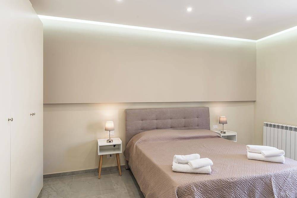 New structure 100m from the sea with, Wi-Fi, Air cl, ready to welcome you in Crotone, Crotone Province