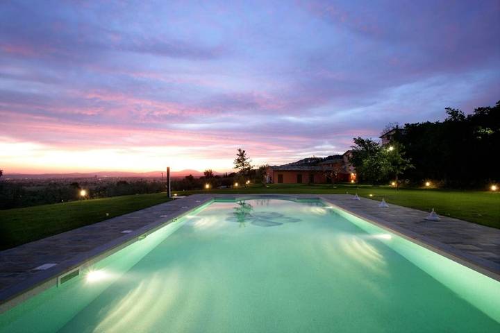 Agriturismo per 2 persone, con Terrazza e Giardino nonché Piscina e Panorama ad Assisi
