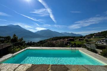 Ferienwohnung für 4 Personen, mit Pool und Terrasse sowie Seeblick, kinderfreundlich in Pianello del Lario