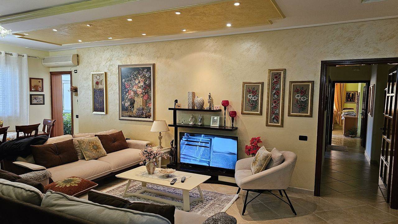 Ganze Ferienwohnung, Ferienwohnung für 5 Personen (115 m²) in Bashkia e Vlorës in Vlorë (Stadt), Vlorë