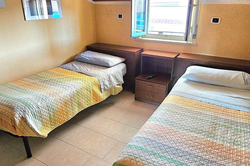 Entire apartment, Giardini Naxos, a few minutes from the beach, Between Etna and, Taormina in Giardini-Naxos, Messina Province