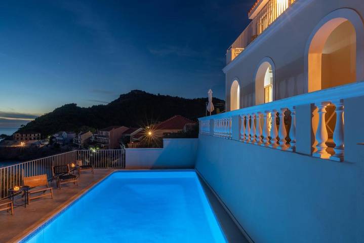 Gîte pour 2 personnes, avec terrasse ainsi que piscine et vue, animaux acceptés dans Άσος - 4