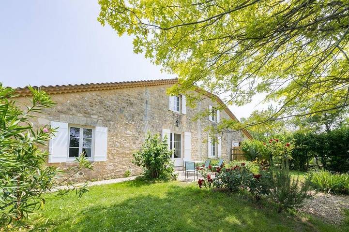 Location de vacances pour 6 personnes, avec jardin à Génissac