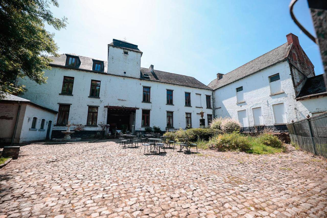 Le Domaine Du Château Blanc à 10 minutes de Pairi Daiza in Jurbeke, Henegouwen