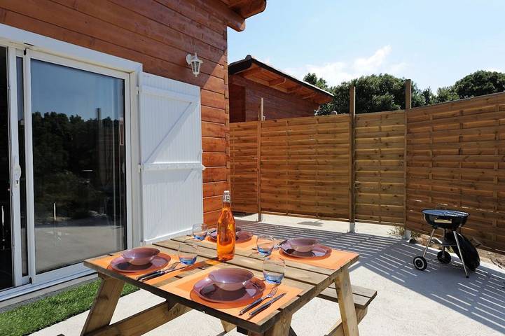 Gîte pour 4 personnes, avec terrasse ainsi que jardin et piscine à Bonifacio - 2