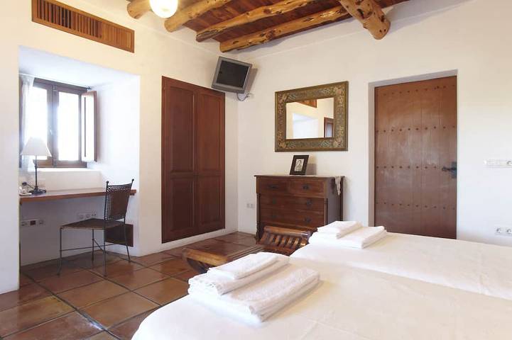 Villa de luxe 6 chambres doubles. Finca classique au style rustique ibicenco in Sant Josep de sa Talaia, Ibiza du Sud