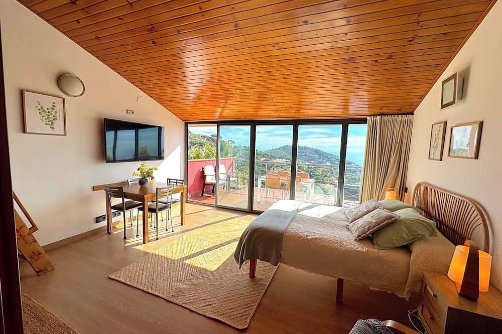 Entire apartment, In Cabrils (Barcelona at 20 km). Apartment with sea view, pool and very quiet in Cabrils, Costa del Maresme