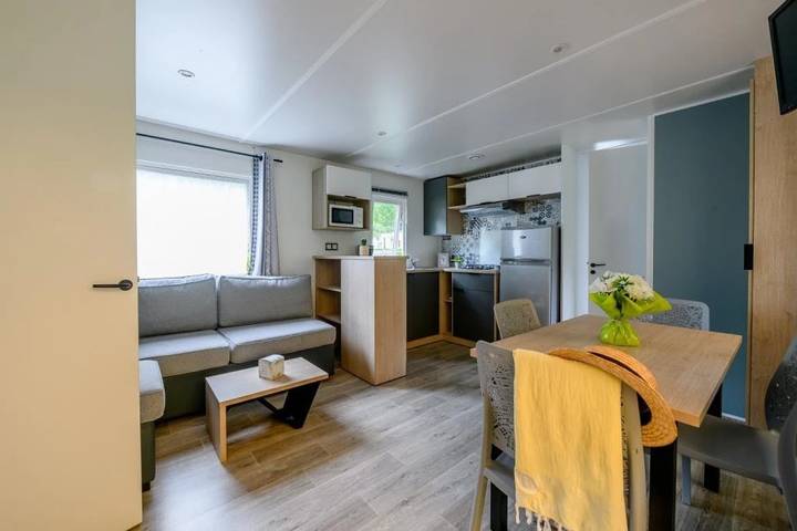 Camping pour 6 personnes, avec jacuzzi ainsi que piscine et bassin pour enfant à Parentis-en-Born - 3